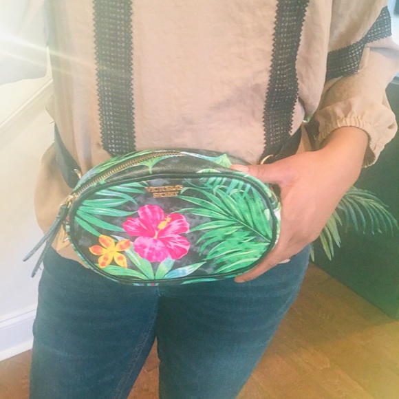 Victoria 💕Secret Fanny Pack - Picture 4 of 8